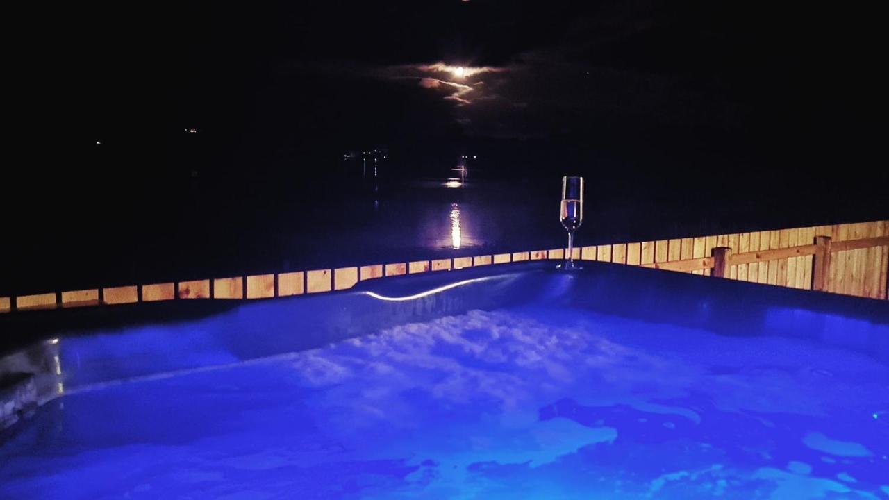 Shoreland Lodges - Cherry Lodge Fort Augustus Bagian luar foto