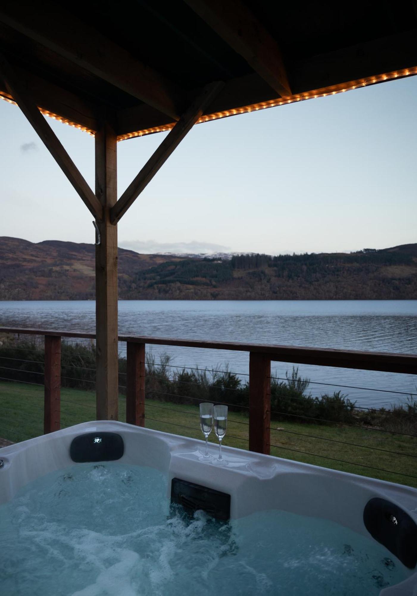 Shoreland Lodges - Cherry Lodge Fort Augustus Bagian luar foto