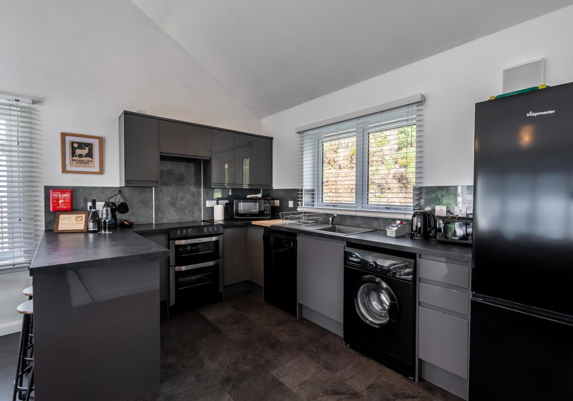 Shoreland Lodges - Cherry Lodge Fort Augustus Bagian luar foto
