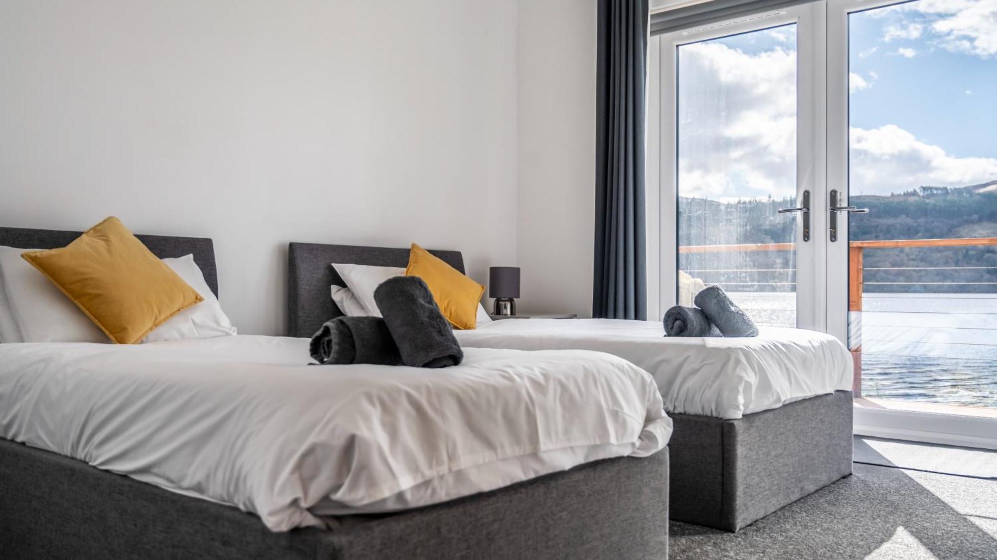Shoreland Lodges - Cherry Lodge Fort Augustus Bagian luar foto