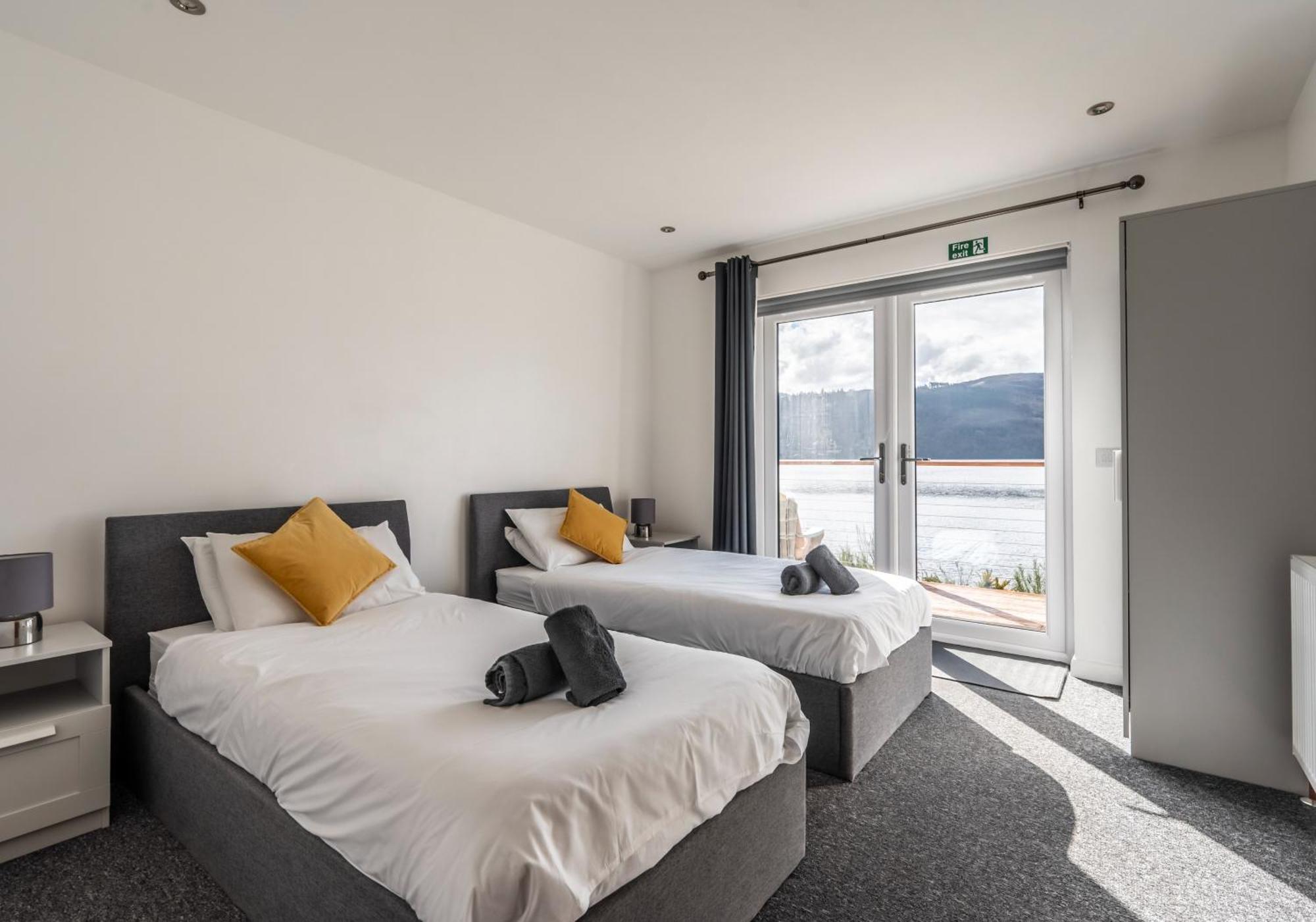 Shoreland Lodges - Cherry Lodge Fort Augustus Bagian luar foto