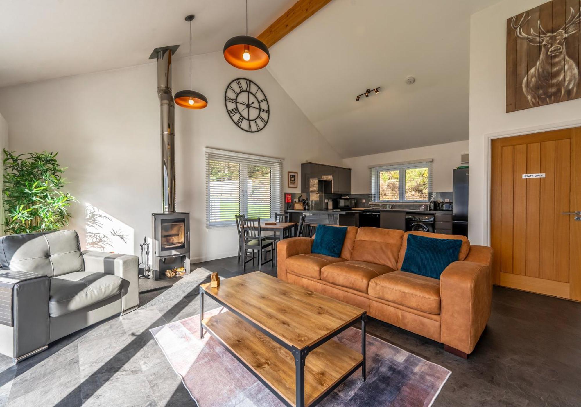Shoreland Lodges - Cherry Lodge Fort Augustus Bagian luar foto
