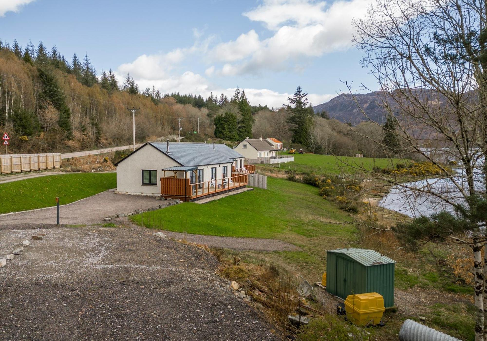 Shoreland Lodges - Cherry Lodge Fort Augustus Bagian luar foto