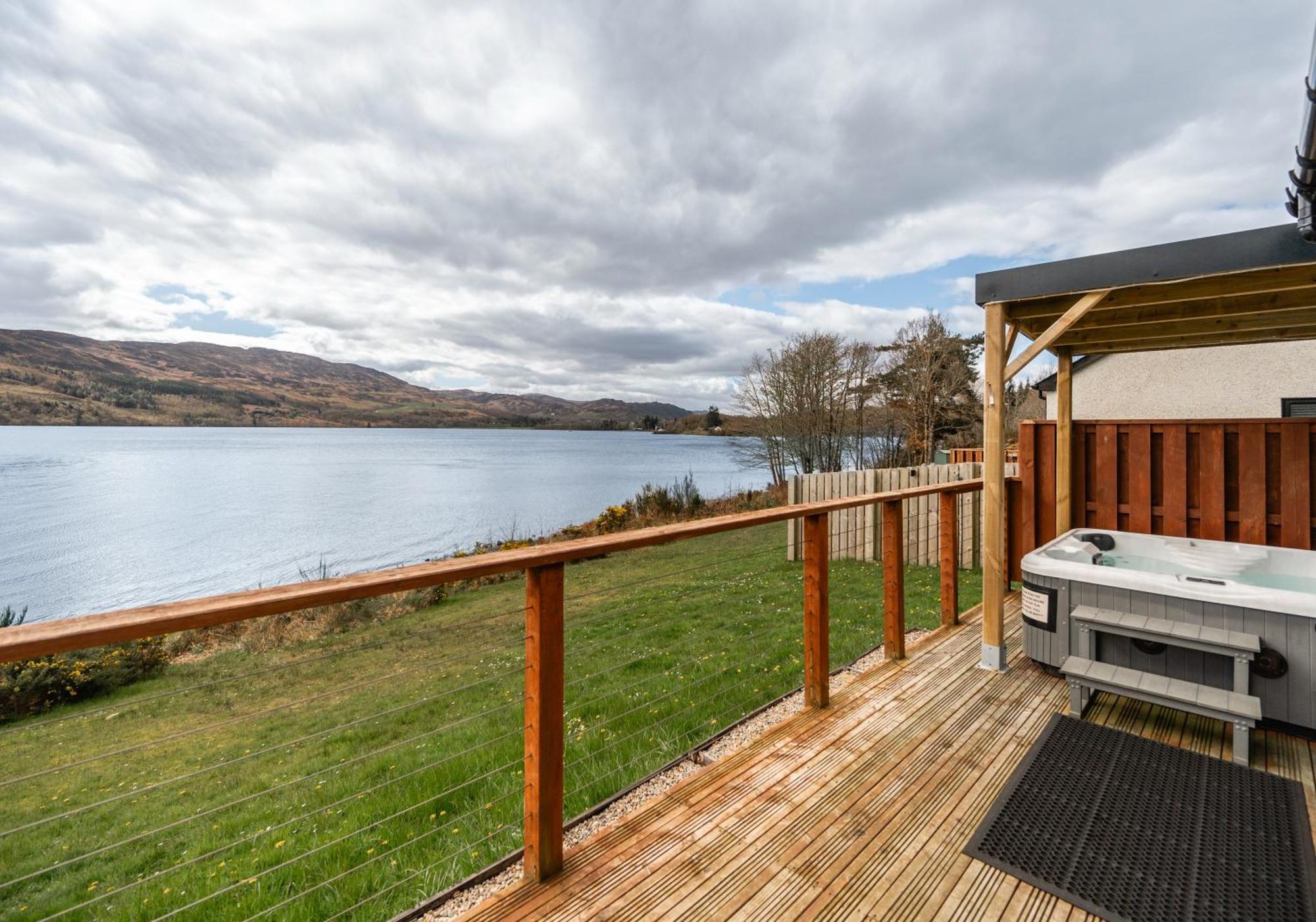 Shoreland Lodges - Cherry Lodge Fort Augustus Bagian luar foto